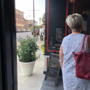 La Piazza - Pizza Near Me - Springfield, Illinois
