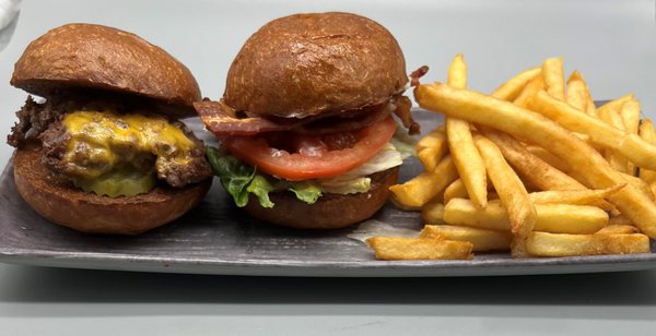 Roundin 3rd Sports Bar & Grill by null
