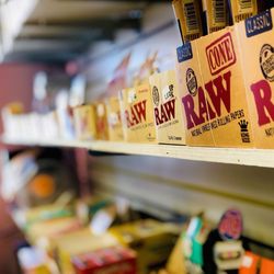 Cigarette And Gift Shop - Raw