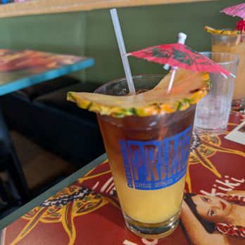 Cheeseburger In Paradise - Delicious mai tai - Burgers Near Me - Honolulu, Hawaii
