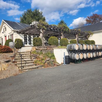 Greenhill Vineyards - Wineries Near Me - Middleburg, Virginia