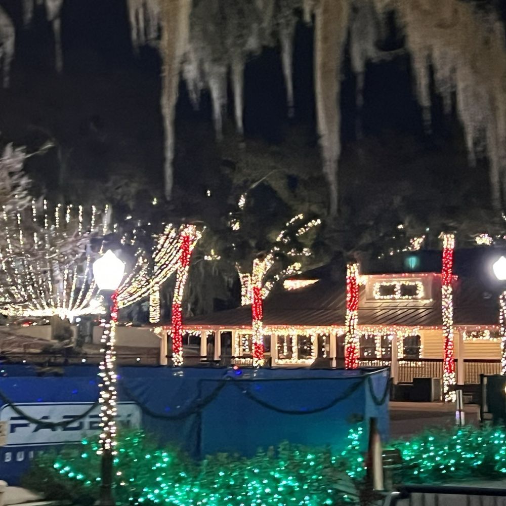 Mount Dora - More lights during the holiday - Specialty Food Near Me - Mount Dora, Florida Mount Dora - More lights during the holiday - Specialty Food Near Me - Mount Dora, Florida