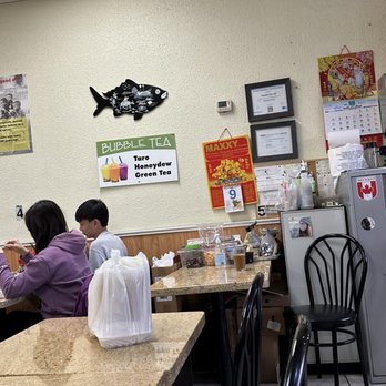 Bun Bo Hue Pho - Dining area - Vietnamese Near Me - North York, Ontario Bun Bo Hue Pho - Dining area - Vietnamese Near Me - North York, Ontario