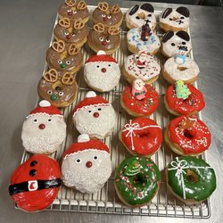 Happy Donut - Please come to get your Christmas donuts