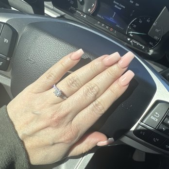 Lavish Nails Salon - Lisa - Nail Salons Near Me - Martinez, California