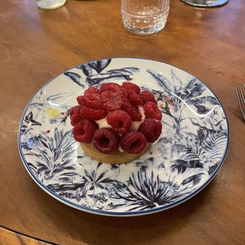 Lapérouse - Raspberry tart - French Near Me - Paris, 75