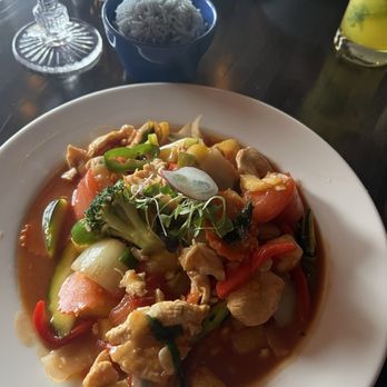 September In Bangkok - Drunk Man Noodle Chicken - Thai Near Me - New Haven, Connecticut September In Bangkok - Drunk Man Noodle Chicken - Thai Near Me - New Haven, Connecticut