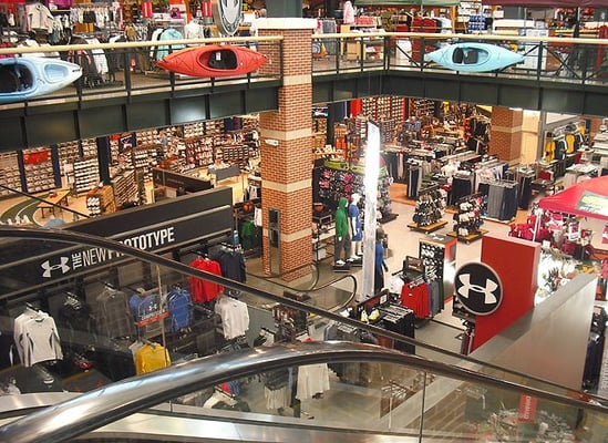 DICK'S Sporting Goods by null