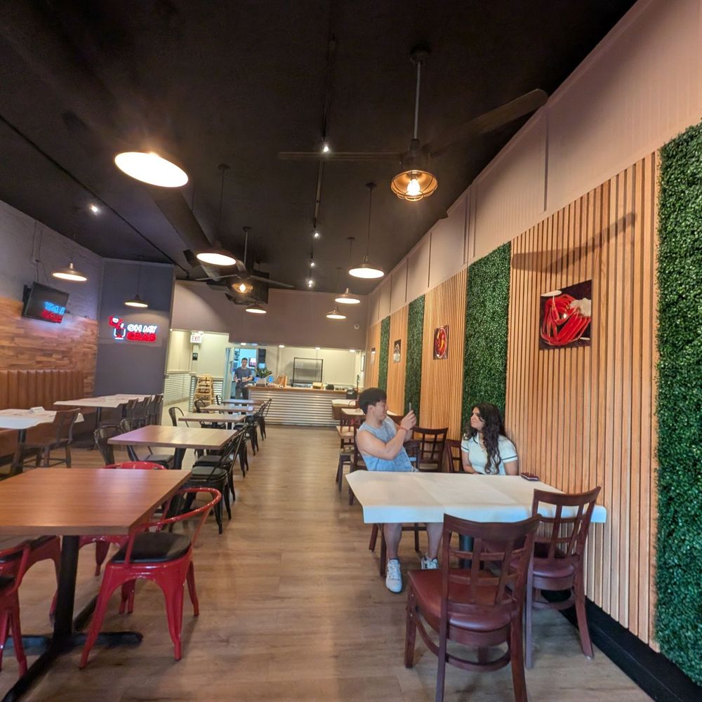 Oh My Crab - Another shot of the interior - Seafood Near Me - Chicago, Illinois