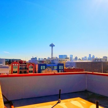 Queen Anne Flats - You can't beat the view from the rooftop longe. - Apartments Near Me - Seattle, Washington