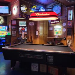 Firehouse Pub - Pool table