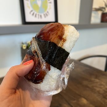 DIY Tea Lab - Ballard - a hand holding a piece of sushi - Bubble Tea Near Me - Seattle, Washington DIY Tea Lab - Ballard - a hand holding a piece of sushi - Bubble Tea Near Me - Seattle, Washington