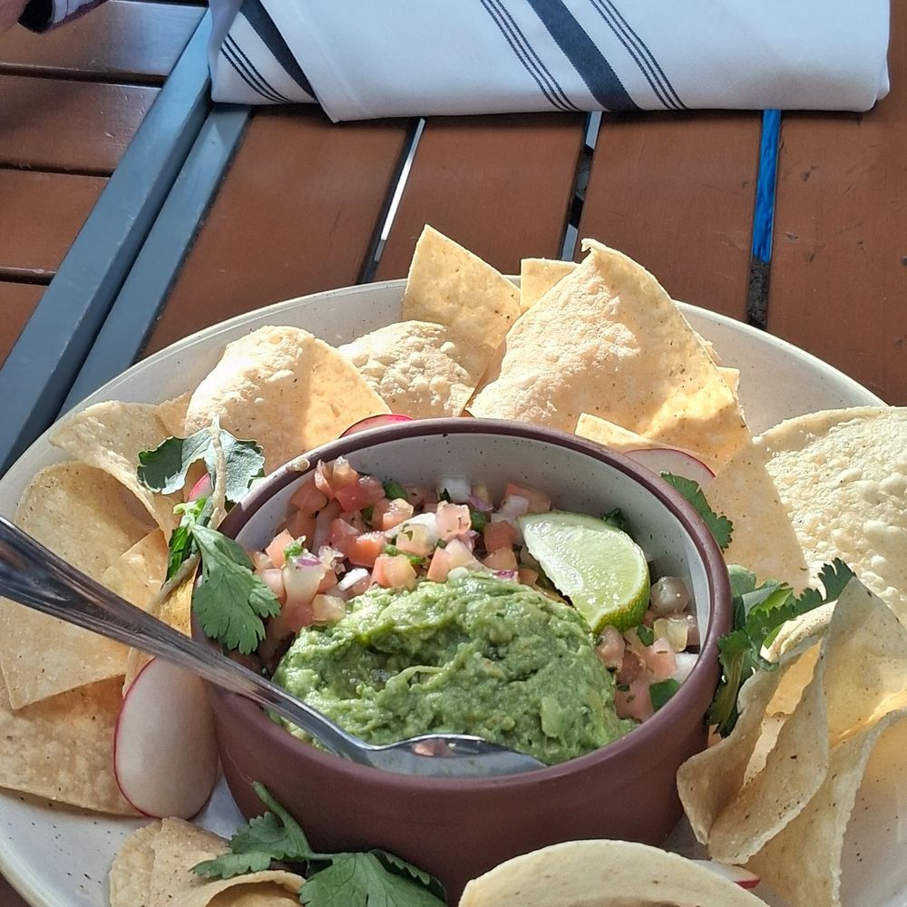 Moxies Dixon Road Restaurant - Canadian (New) Near Me - Etobicoke, Ontario