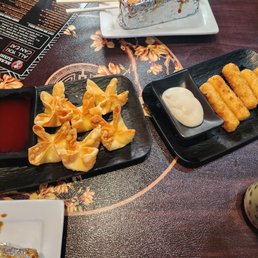 Rangoons weren't bad but I didnt like that they were sweet. Rangoons weren't bad but I didnt like that they were sweet.