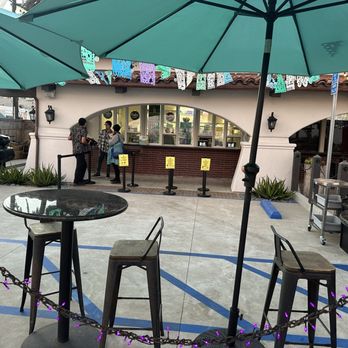 Happy Cat Eats - Patio - Burgers Near Me - Santa Barbara, California Happy Cat Eats - Patio - Burgers Near Me - Santa Barbara, California