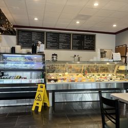 Frantonio's Italian Deli & Cafe - Clean, nice place.  Super friendly staff.