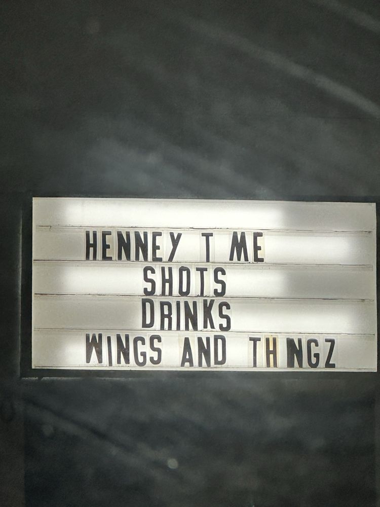 Henney Tyme Bar and Lounge Image
