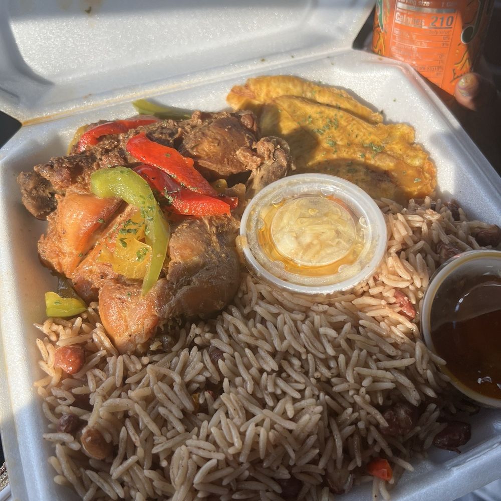 Anide's Bakery & Plus - Chicken and Rice with plantains - Food Trucks Near Me - Kissimmee, Florida
