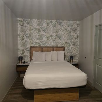 The Leef Hotel - Bed - Hotels Near Me - Glendale, California The Leef Hotel - Bed - Hotels Near Me - Glendale, California
