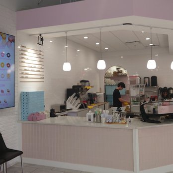 Donutchew - Dónut Chew, interior - Donuts Near Me - Gaithersburg, Maryland
