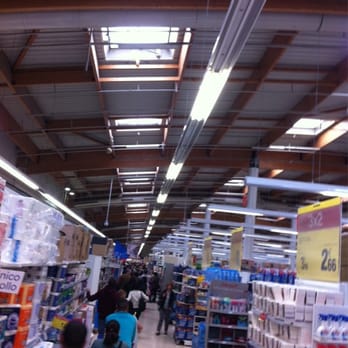 El Saler - Cola interminable que llega hasta uno de los fondos y gira buscando el otro fondo. Muy mala organización lo de la "cola única" - Shopping Centers Near Me - València, V