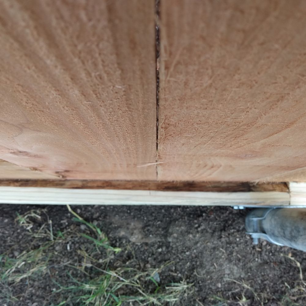 Texas Fence - Big gap in 2x4 facing fence will collect water. - Fences & Gates Near Me - Houston, Texas