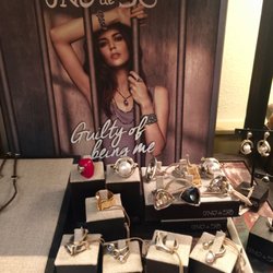 Huckleberry's - Gorgeous Uno de 50 jewelry from Spain