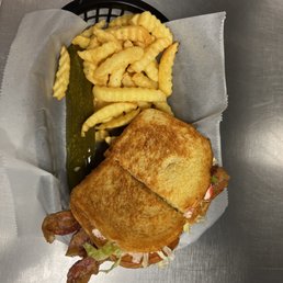 Skippers was Delicious Hoghly recommend and please try the Lobster Roll Club and Wings!!! So Good!!!! Skippers was Delicious Hoghly recommend and please try the Lobster Roll Club and Wings!!! So Good!!!!