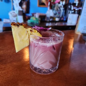 Aumakua Kava Lounge - Pom mai tai - Cocktail Bars Near Me - Paia, Hawaii