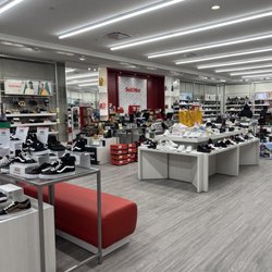 SoftMoc - SoftMoc @ CF Fairview Mall - footwear display
