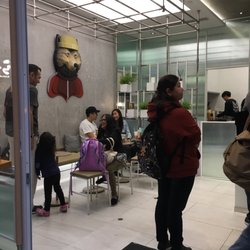 茶狼 - A couple of seats fitting around 8 people or so.
