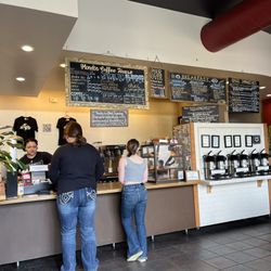 Mondos Coffeehouse - Front counter