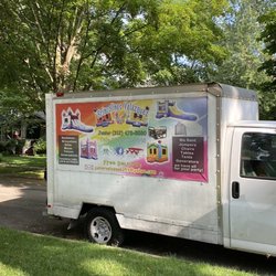 Brincolines Velazquez - Business owner truck.