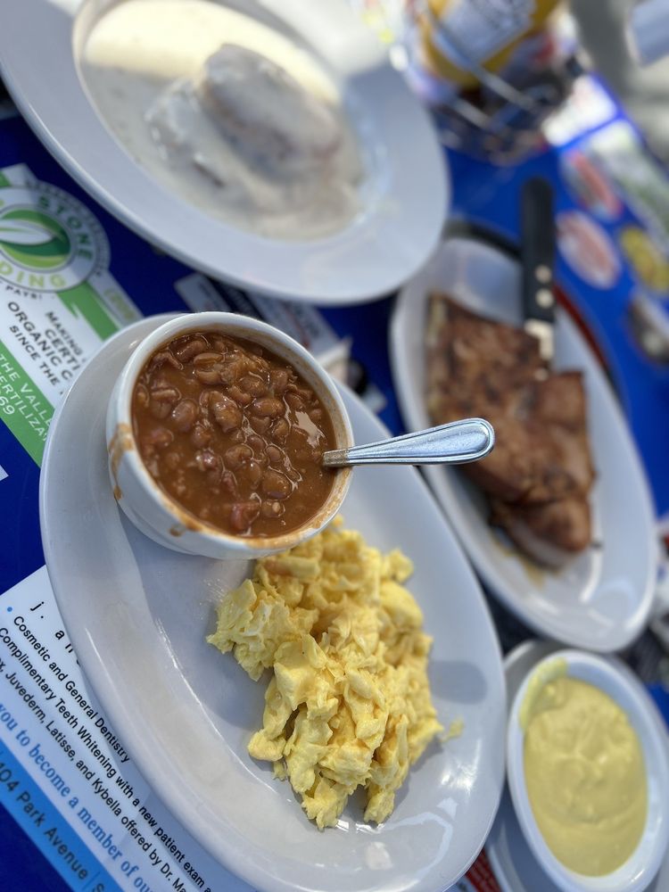 YOSEMITE STATION Updated August 2024 32 Photos & 62 Reviews 125 E