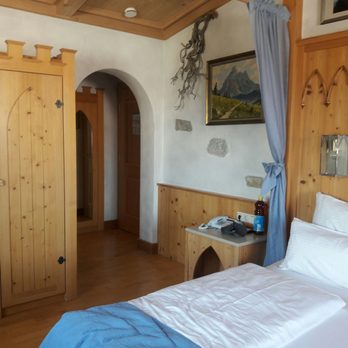 Hotel Hirsch - Bedroom - Hotels Near Me - Füssen, BY