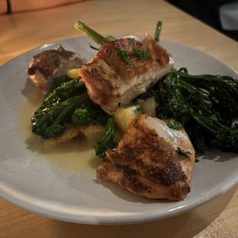 Juliet - Roast chicken with broccolini and potatoes - Cafes Near Me - Somerville, Massachusetts Juliet - Roast chicken with broccolini and potatoes - Cafes Near Me - Somerville, Massachusetts