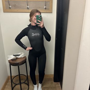 Hansen Surfboards - 4/3 wetsuit for winter szn!! - Women's Clothing Near Me - Encinitas, California