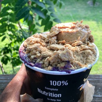 Rush Bowls - Graham Berry Bowl with half granola and half graham cracker and scoop of Peanut Butter. - Acai Bowls Near Me - St Louis, Missouri