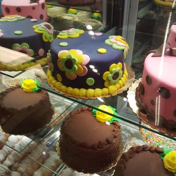 Carlo's Bakery - The fanous daisy cake! - Bakeries Near Me - Hoboken, New Jersey Carlo's Bakery - The fanous daisy cake! - Bakeries Near Me - Hoboken, New Jersey