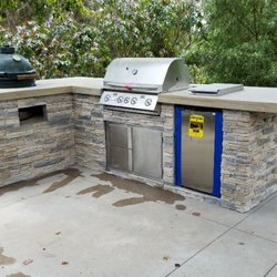 VenCo Construction - "L" shaped BBQ with "dry stacked" manufactured veneer stone in Ventura Ca.