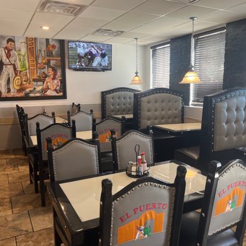 El Puerto - the inside of a mexican restaurant - Mexican Near Me - Hastings, Nebraska