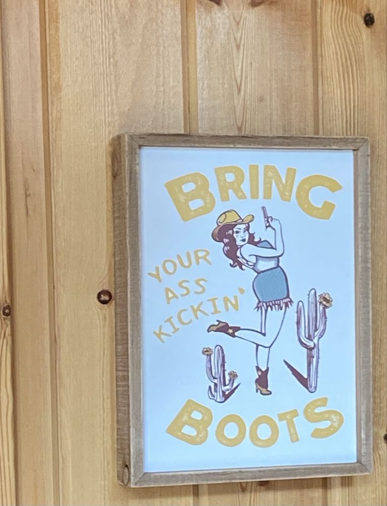 Quarter Horse Saloon Logo