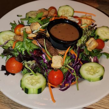 The County Line - Garden Fresh Mixed Greens w/ Smoke Pecan Vinaigrette - Barbeque Near Me - San Antonio, Texas