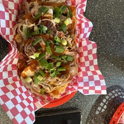 Smokin Pig BBQ - Half nachos!!