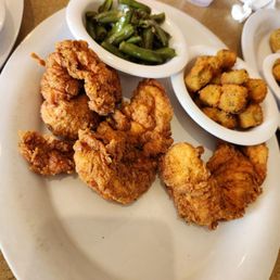 Fried chicken, green beans, okra Fried chicken, green beans, okra