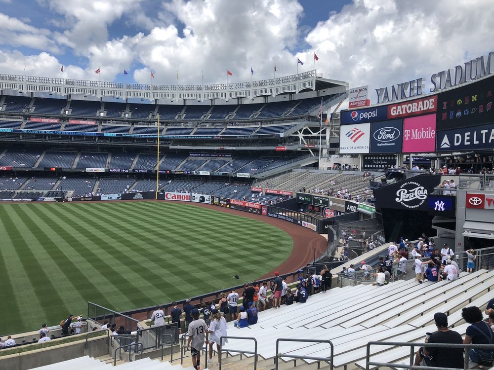 AUDI YANKEES CLUB 101 Photos & 39 Reviews Sports Bars 1 E 161st