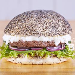 La Burgueria - OLIVIA Pan c/ Amapola, Burger de ternera 180g. Espinaca fresca, Cebolla morada, Queso azul, Lechuga francesa, Queso blanco y Apio.