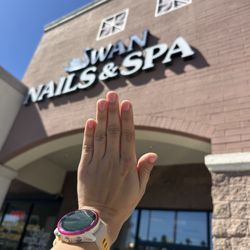 Swan Nails Spa - Manicure and front of the salon