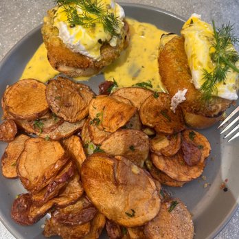 Toast - Crab Cakes Benedict Delicious - Breakfast & Brunch Near Me - Temecula, California