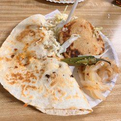 Tacos El Trailero - Quesadilla and Gordita. What a combination.